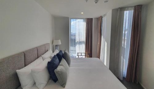 1 King Bed, Deluxe 1-Bedroom Apartment, Balcony, Non-Smoking