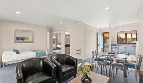 Two-Bedroom Apartment with Spa Bath