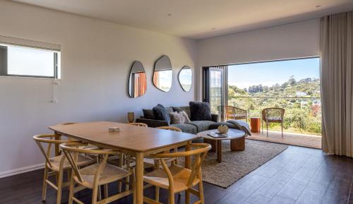 Deluxe One-Bedroom Apartment