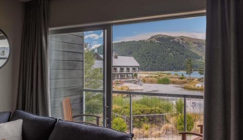One-Bedroom Mountain View Suite