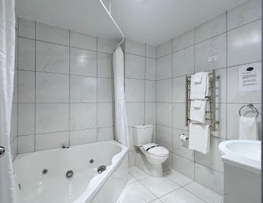 Deluxe Suite with Spa Bath