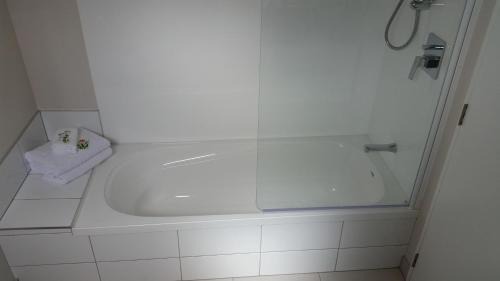 Queen Studio with Bath (3 Adults)