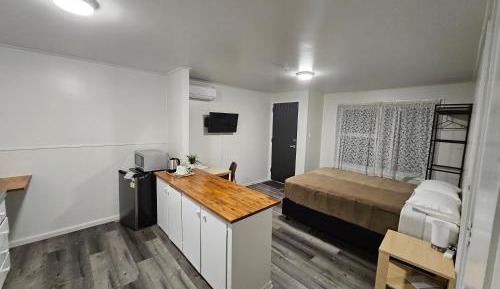 Deluxe Studio
