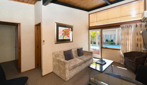 Two-Bedroom Apartment with Courtyard View