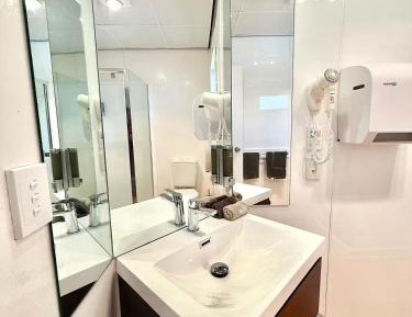 Studio with Spa Bath