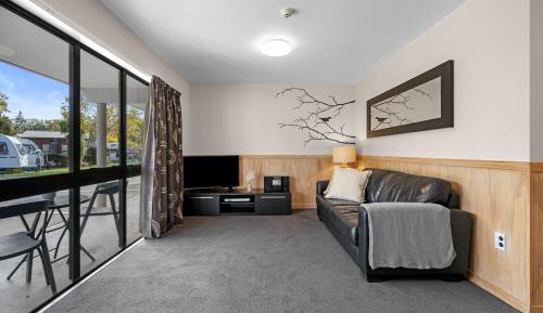 Motel Room - 1 Bedroom (2)