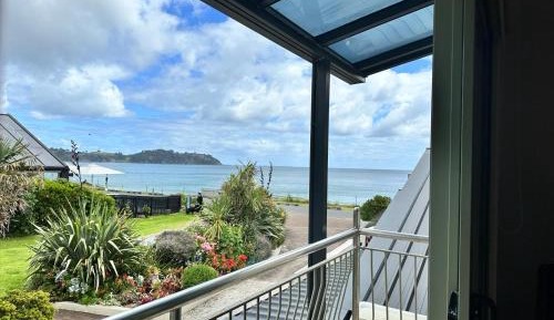 One-Bedroom Apartment with Sea View and Balcony