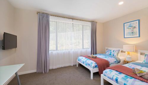 Twin Room with Shared Bathroom