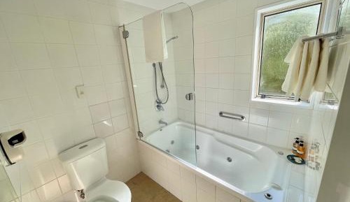 Studio with Spa Bath