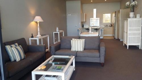 Deluxe One-Bedroom Suite - Water Front 
