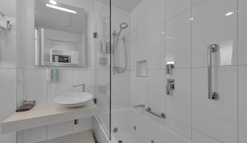 Studio spa shower and bath apartment