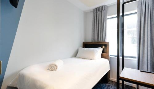 Single Room with Shared Bathroom