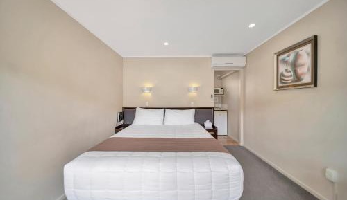 Master Studio with Walk-in Shower