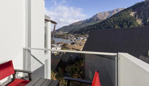 Superior Room Split King Lake View