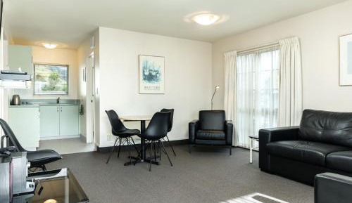 Two-Bedroom Apartment with Private Spa Bath