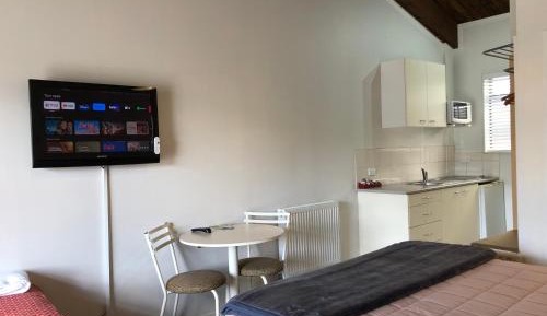 Deluxe Studio