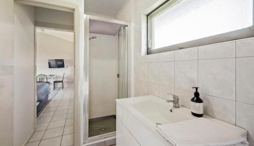 Two-Bedroom Apartment with Lake View