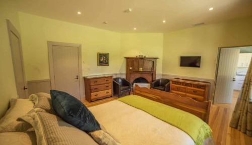 Standard Double Suite