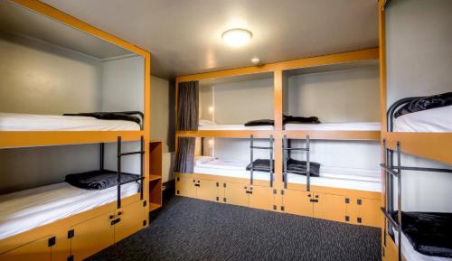 Single Pod in a Mixed Shared Room