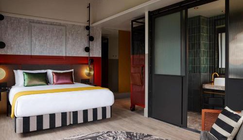 Deluxe Corner Room