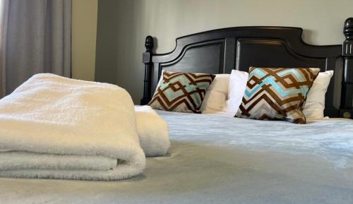 One-Bedroom Apartment with 2 Queen Beds