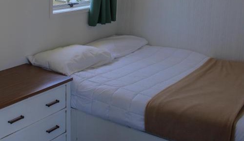 Large Studio Kitchen Cabin (Shared Bathroom)