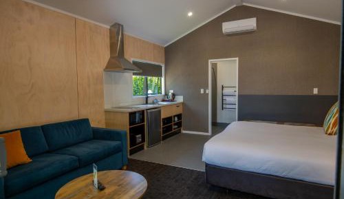 King Studio with Sofa Bed