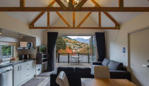 Apartment with Mountain View