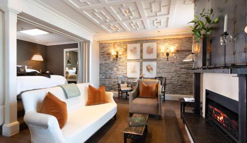 Lake View Suite