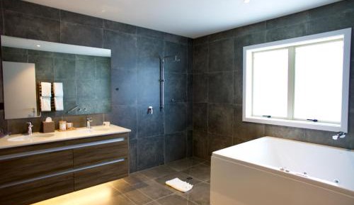 Luxury Three Bedroom Apartment 