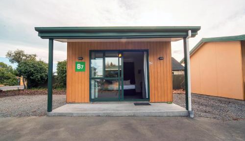 Standard Cabin with Shared Bathroom - Linen Included 