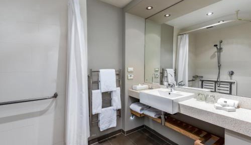 Bureau Twin Room