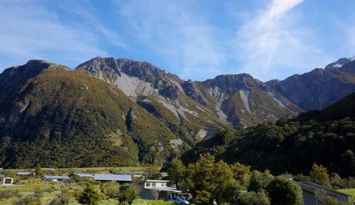 Mt Cook Lodge Standard Double or Twin Room