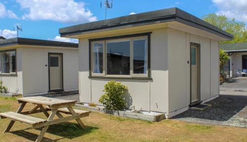 Studio Kitchen Cabin (Shared Bathroom)