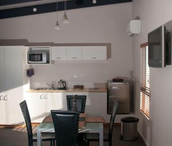 Deluxe One-Bedroom Apartment
