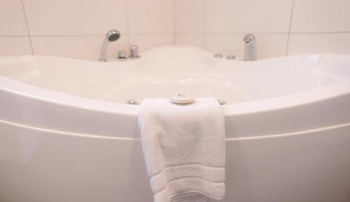 Queen Room with Spa Bath