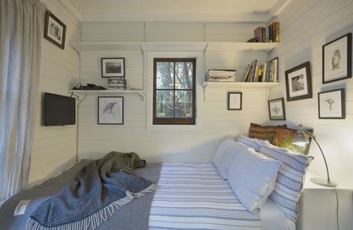 New Lynn Villa | Misty Mountain Hut - Piha
