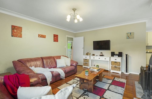St. Heliers House | Kohi Family Home- Netflix & Gardens View