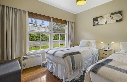 St. Heliers House | Kohi Family Home- Netflix & Gardens View