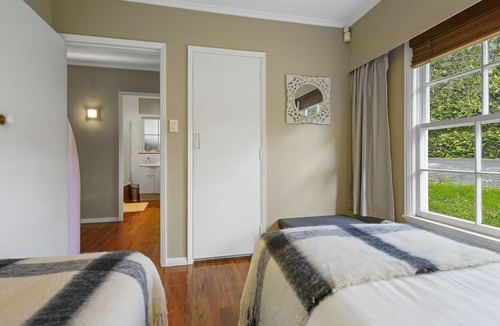 St. Heliers House | Kohi Family Home- Netflix & Gardens View