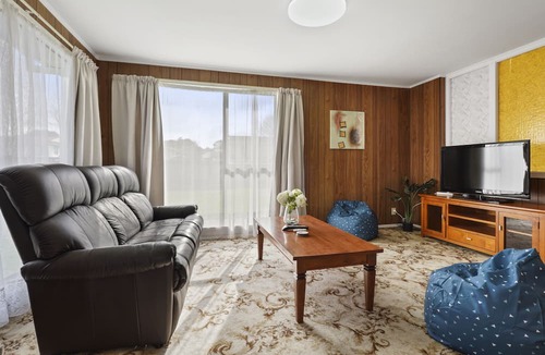 Manurewa House | Family 3BR Home with Netflix&Fenced Yard