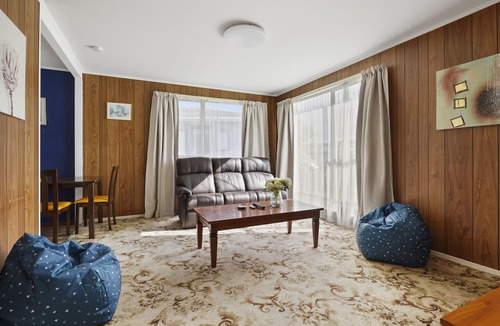 Manurewa House | Family 3BR Home with Netflix&Fenced Yard