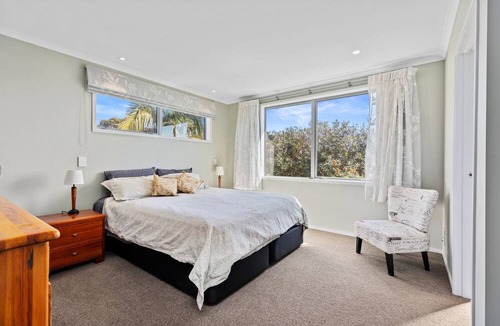 Mount Maunganui House | Campbell Road Classic – Mount Maunganui Bach