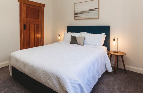 New Plymouth Cottage | Vivian Cottage Central City