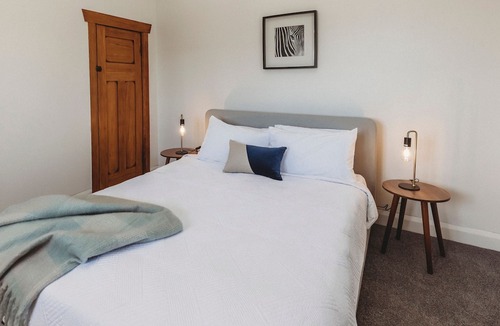 New Plymouth Cottage | Vivian Cottage Central City