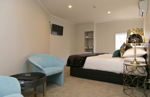 Waipahihi Hotel | The Cove Taupo