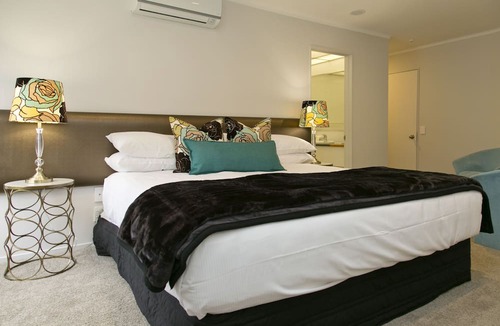Waipahihi Hotel | The Cove Taupo