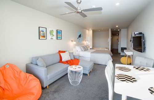 Waipahihi Hotel | Boulevard Waters