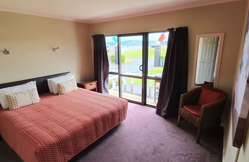 Two Mile Bay Hotel | Accent on Taupo