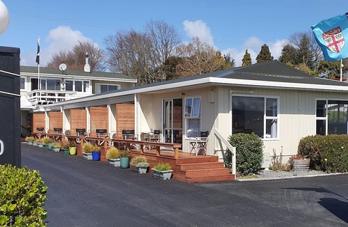 Two Mile Bay Hotel | Accent on Taupo